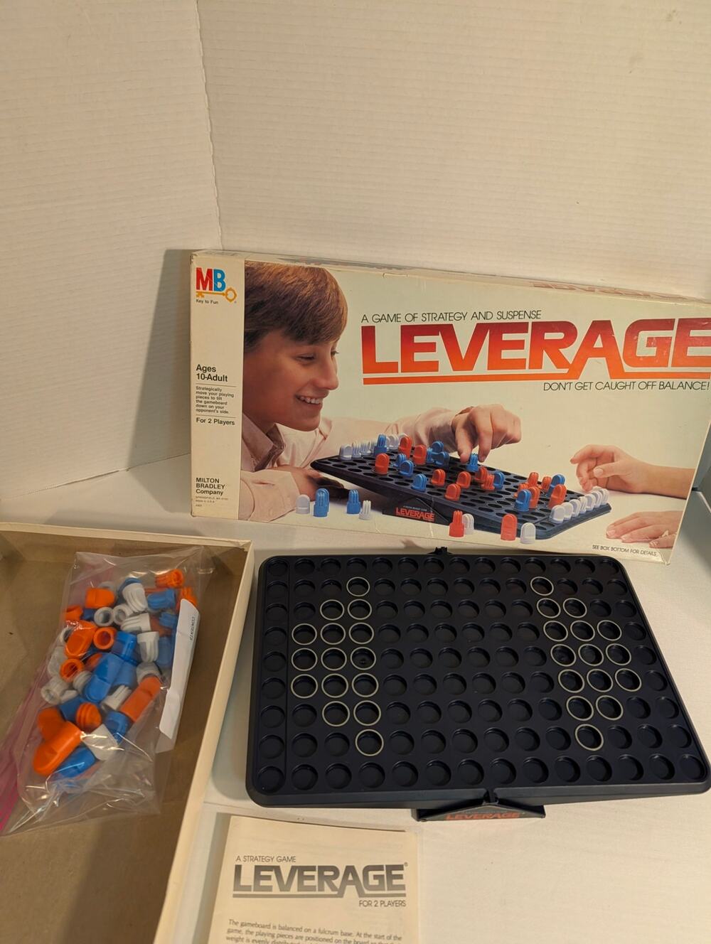 COMPLETE Leverage - A Milton Bradley Strategy & Suspense Balance Board Game 1982
